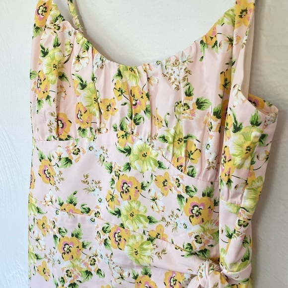 NWT BCBGeneration Pink‎ Floral Mini Dress Size 2 with Tiered Ruffle Details - Picture 3 of 8